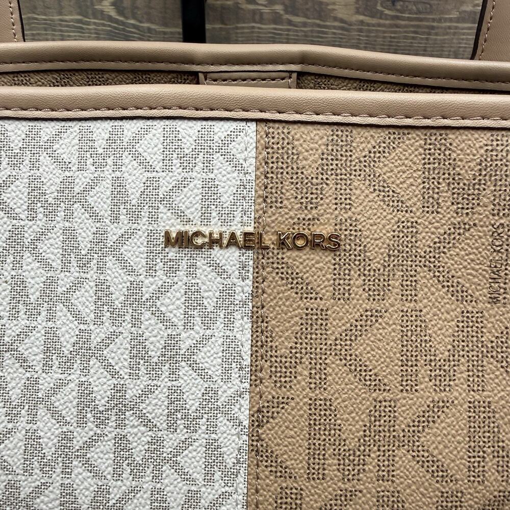 Michael Kors Carter Signature Large Open Tote Bag Purse Vanilla and Tan Multi - Picture 4 of 12